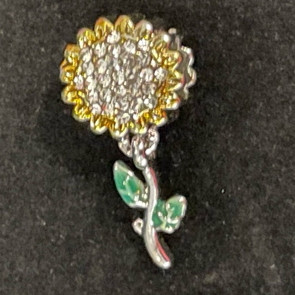 Sunflower Charm - Picture 5 of 5